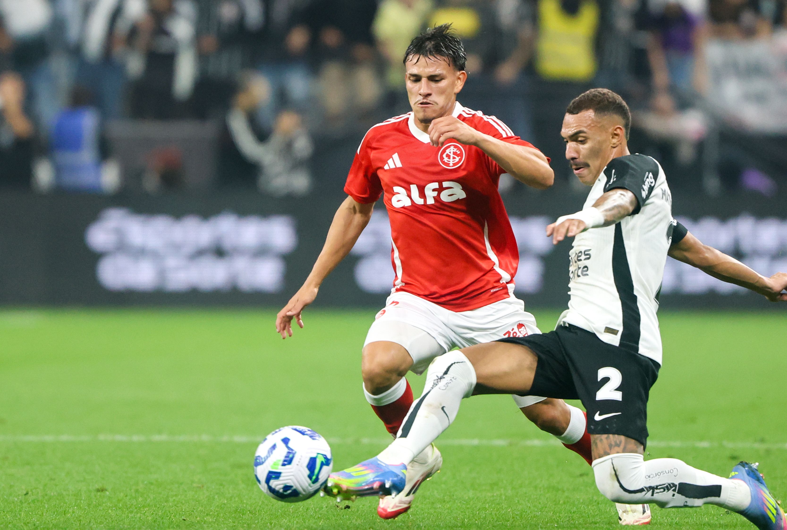 Prejudicado pela arbitragem, Inter perde em São Paulo