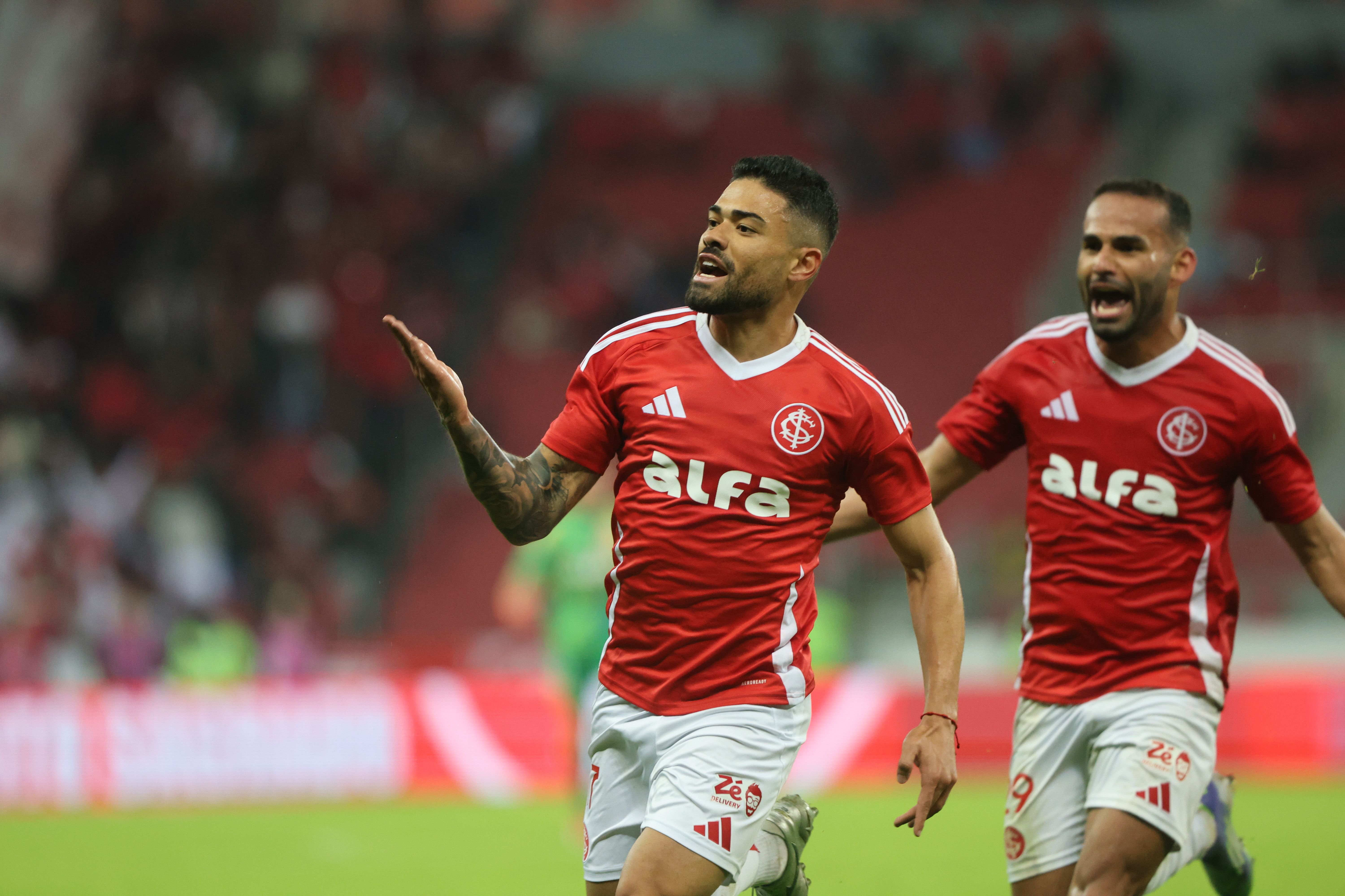Inter volta aos gramados com vitória e golaço
