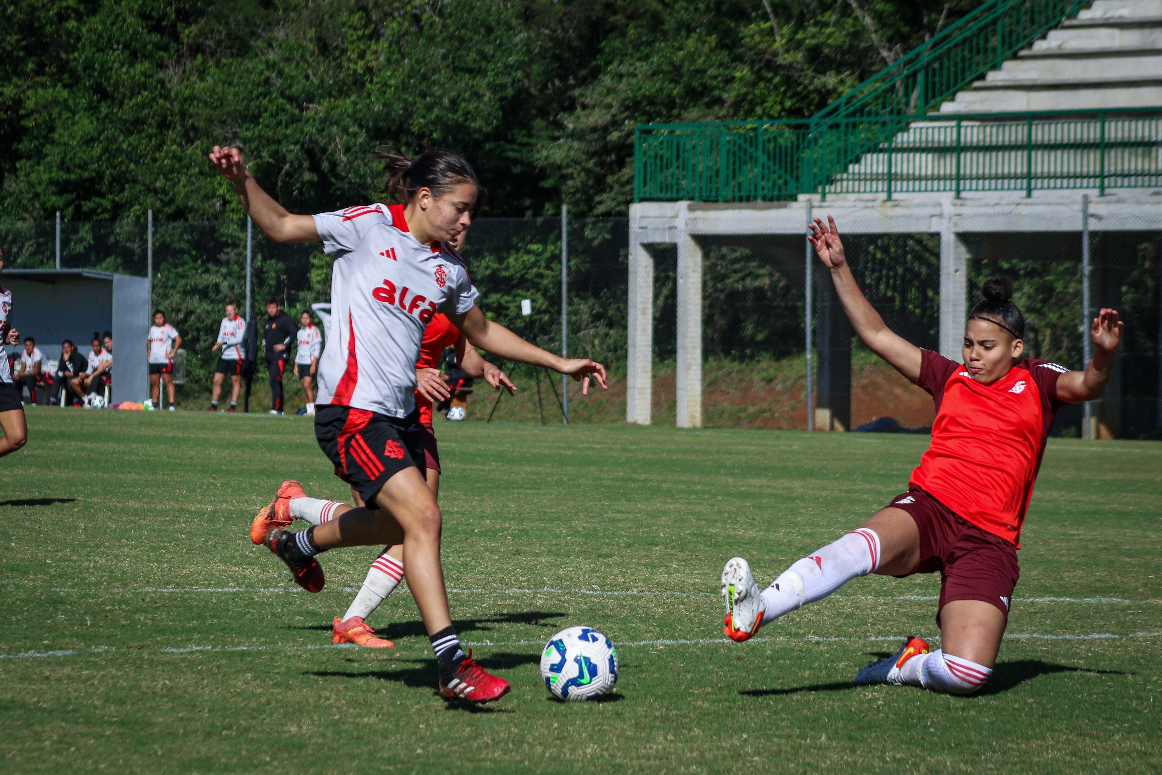 Gurias Coloradas encerram semana de trabalho com jogo-treino contra a equipe do Sub-20