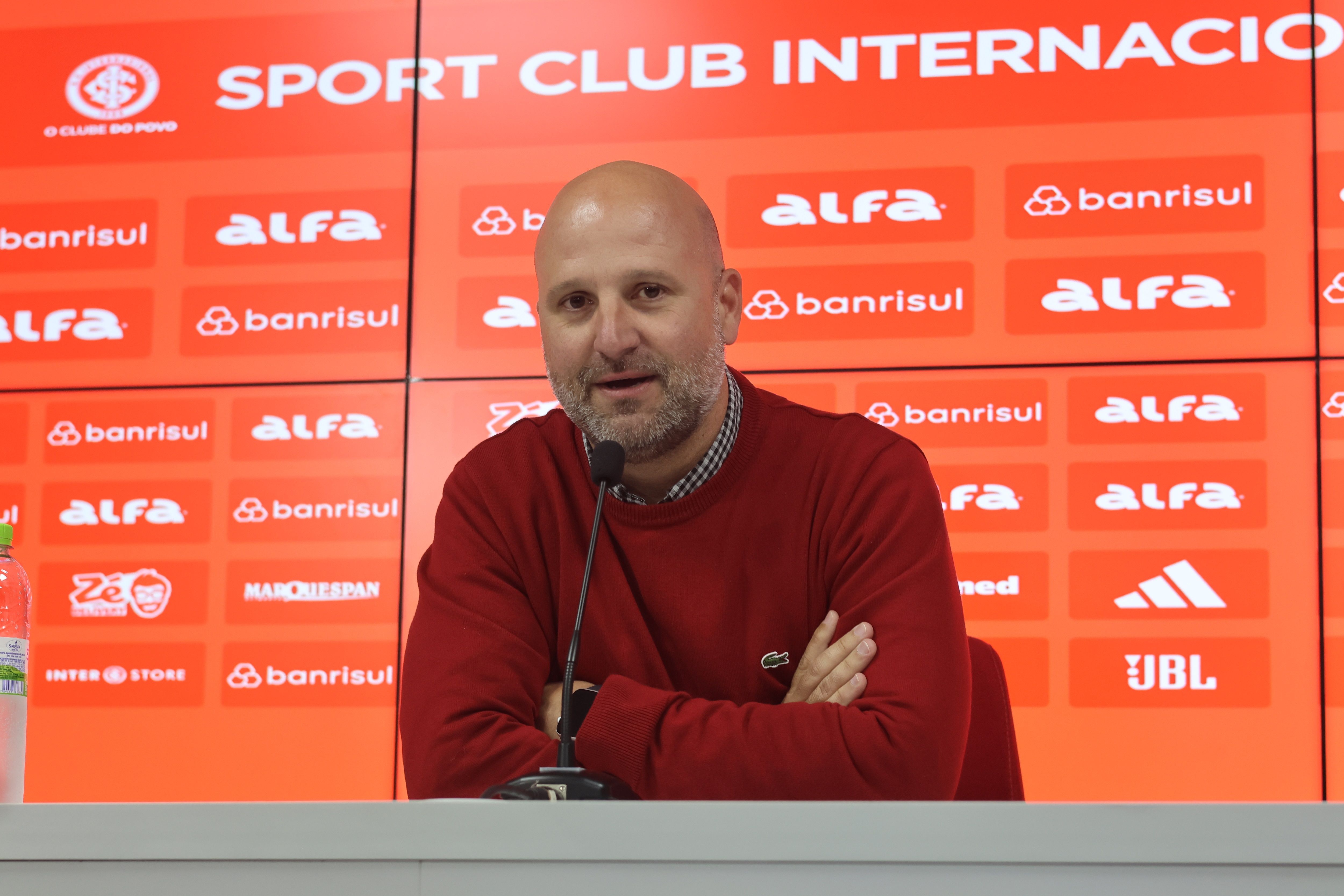 José Olavo Bisol concede coletiva e analisa o abril colorado