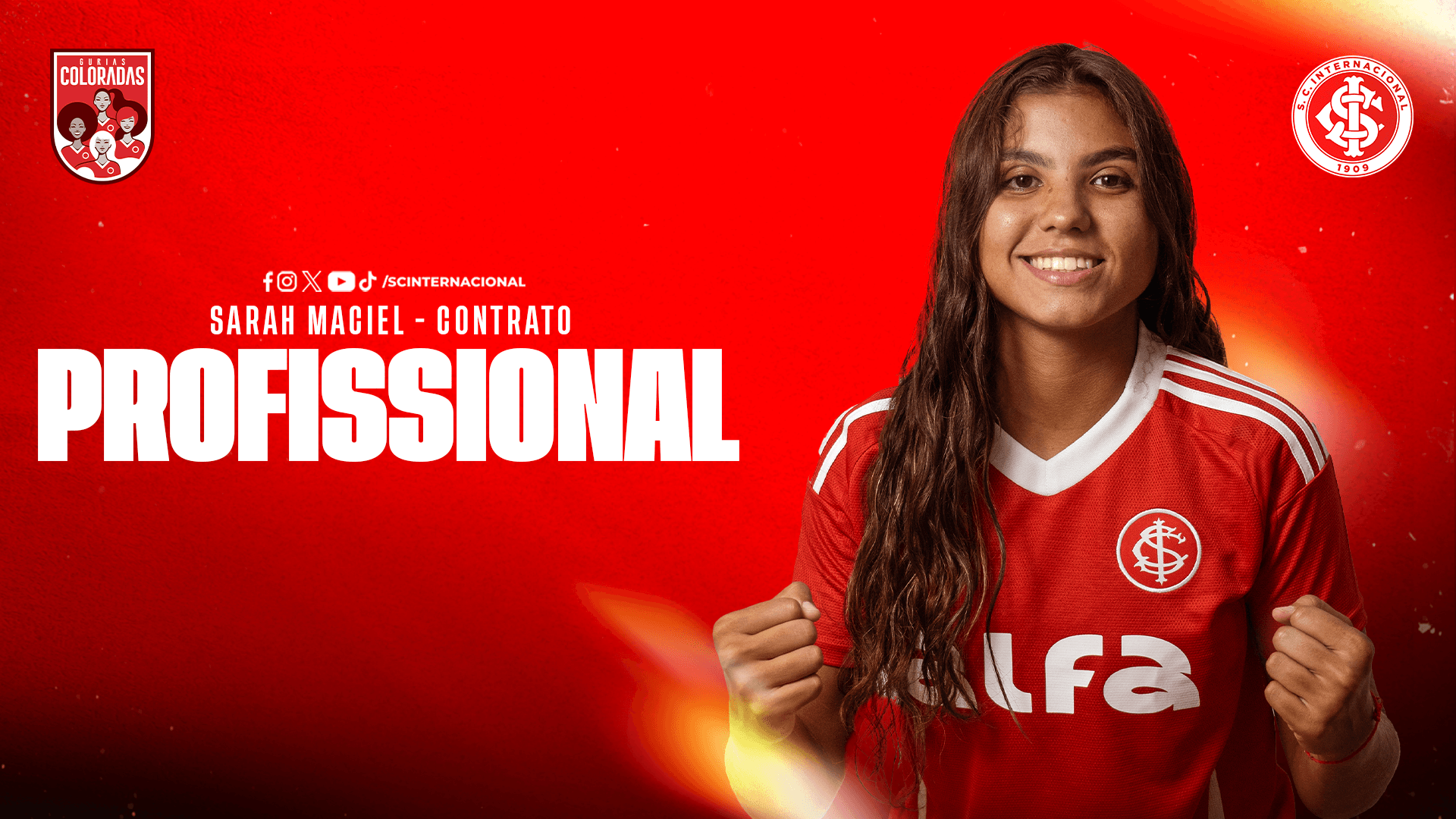 Zagueira Sarah Maciel assina primeiro contrato profissional com as Gurias Coloradas