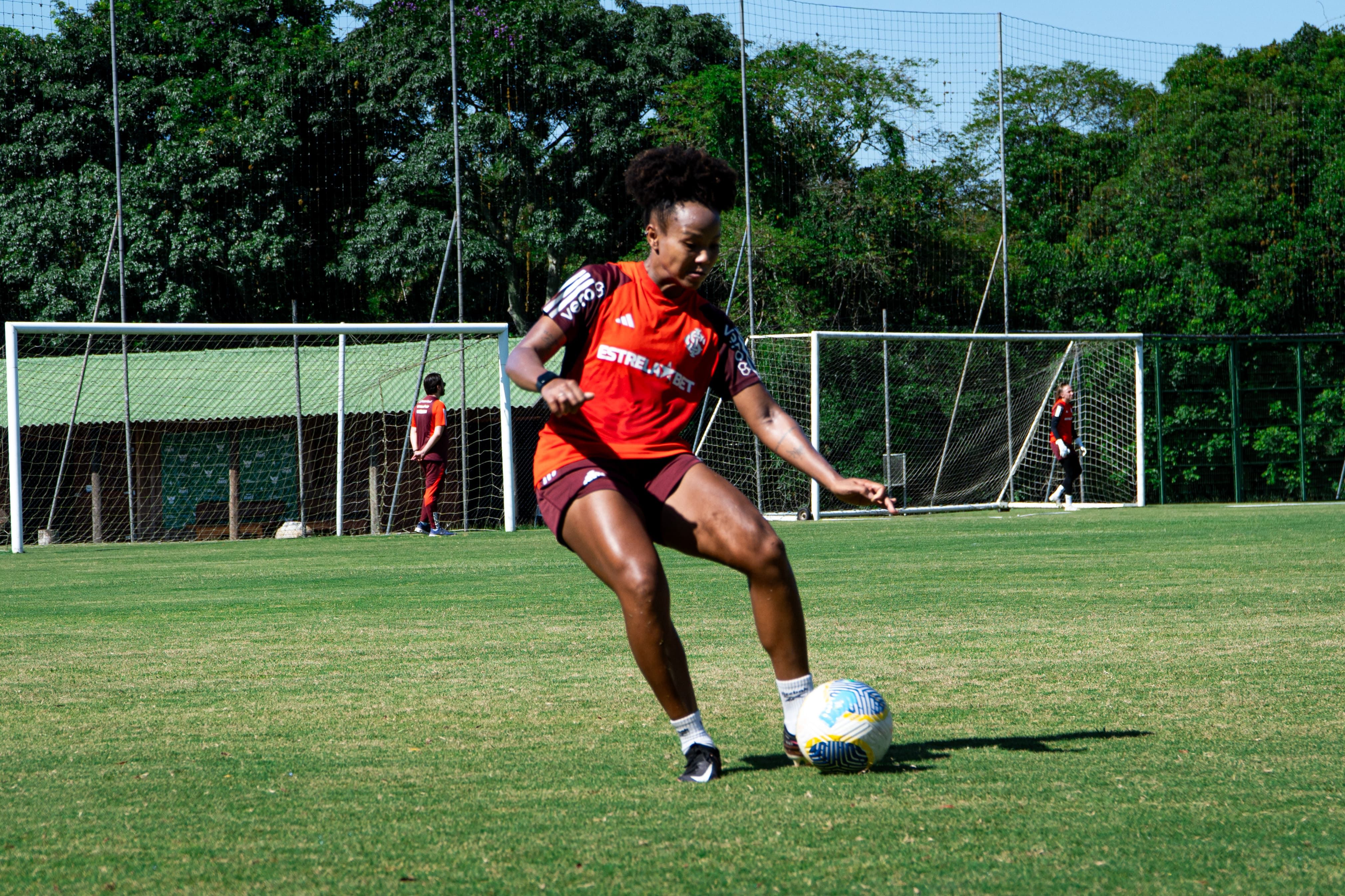 Gurias Coloradas preparam-se com foco em jogo-treino 