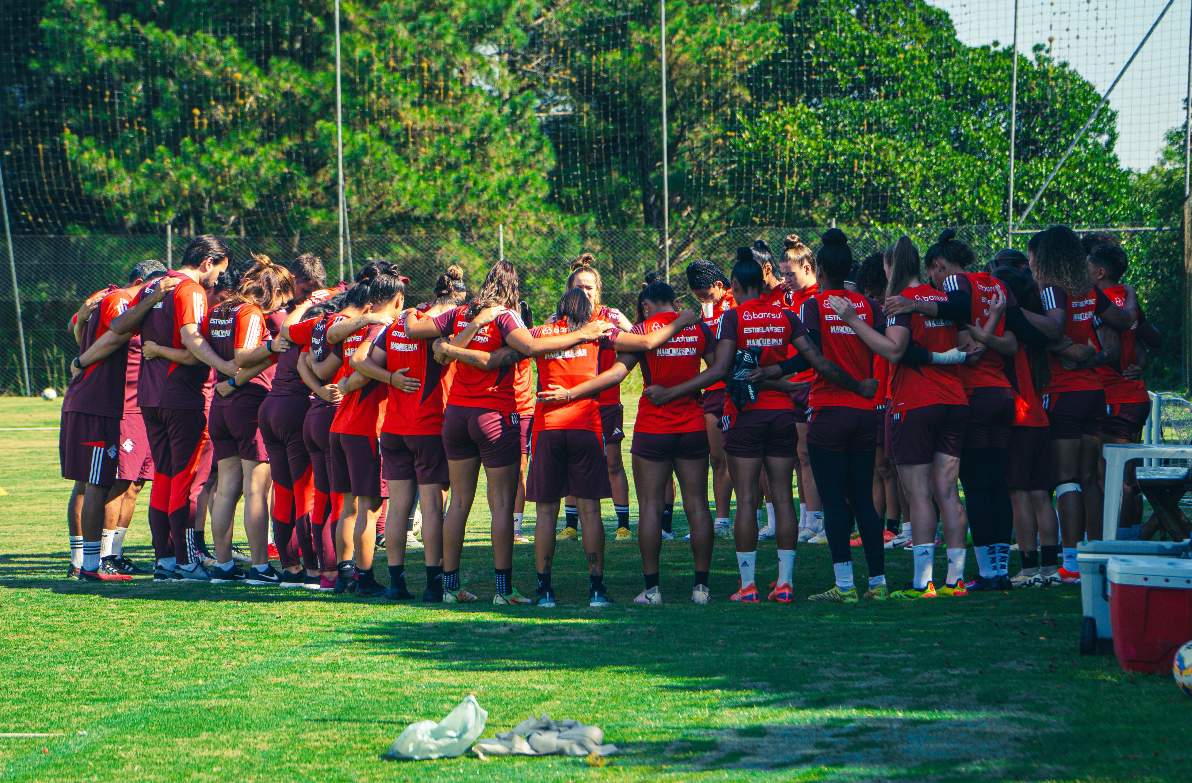 Jorge Barcellos comanda treino tático das Gurias Coloradas