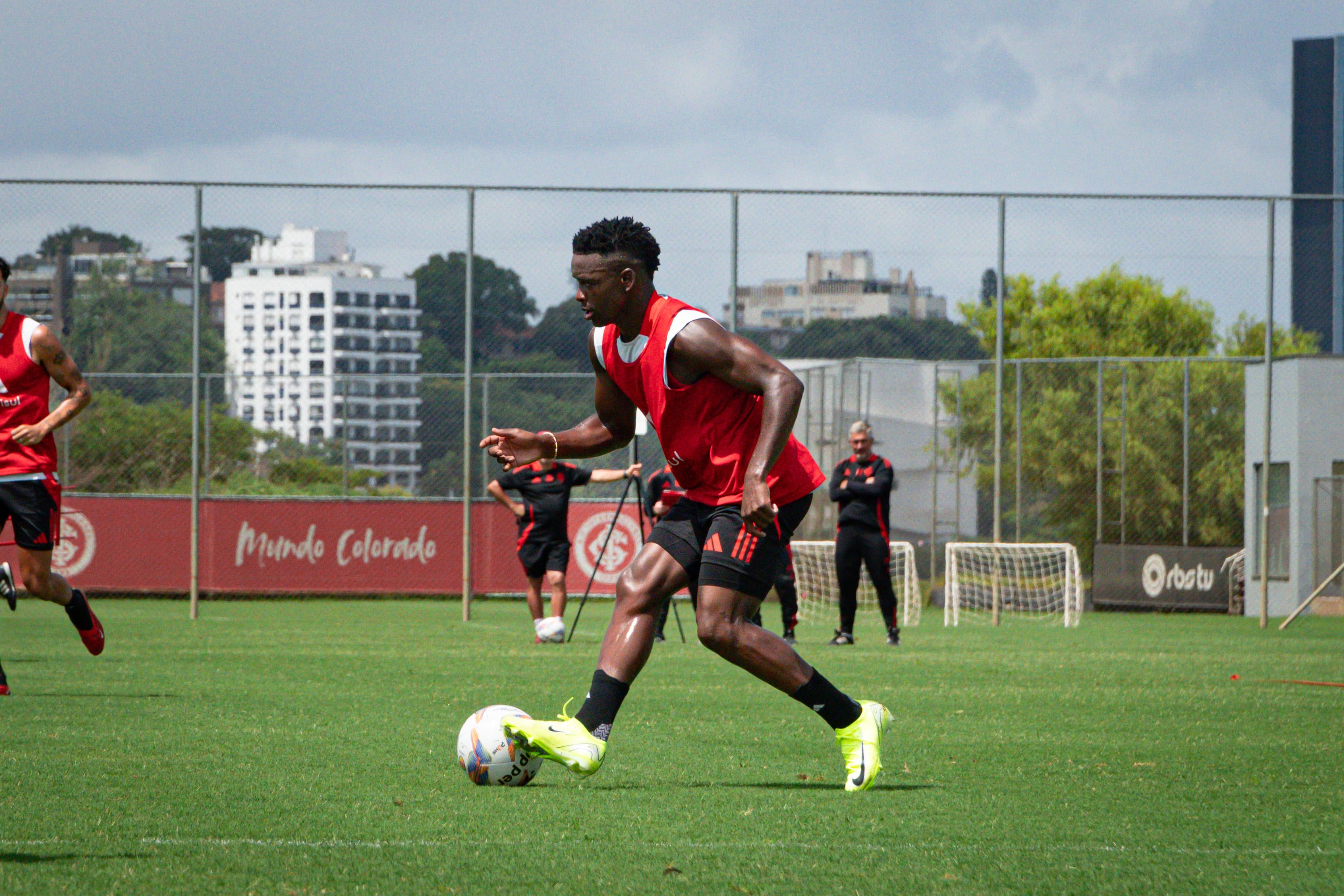 Grupo de jogadores se reapresenta após vitória no Gauchão