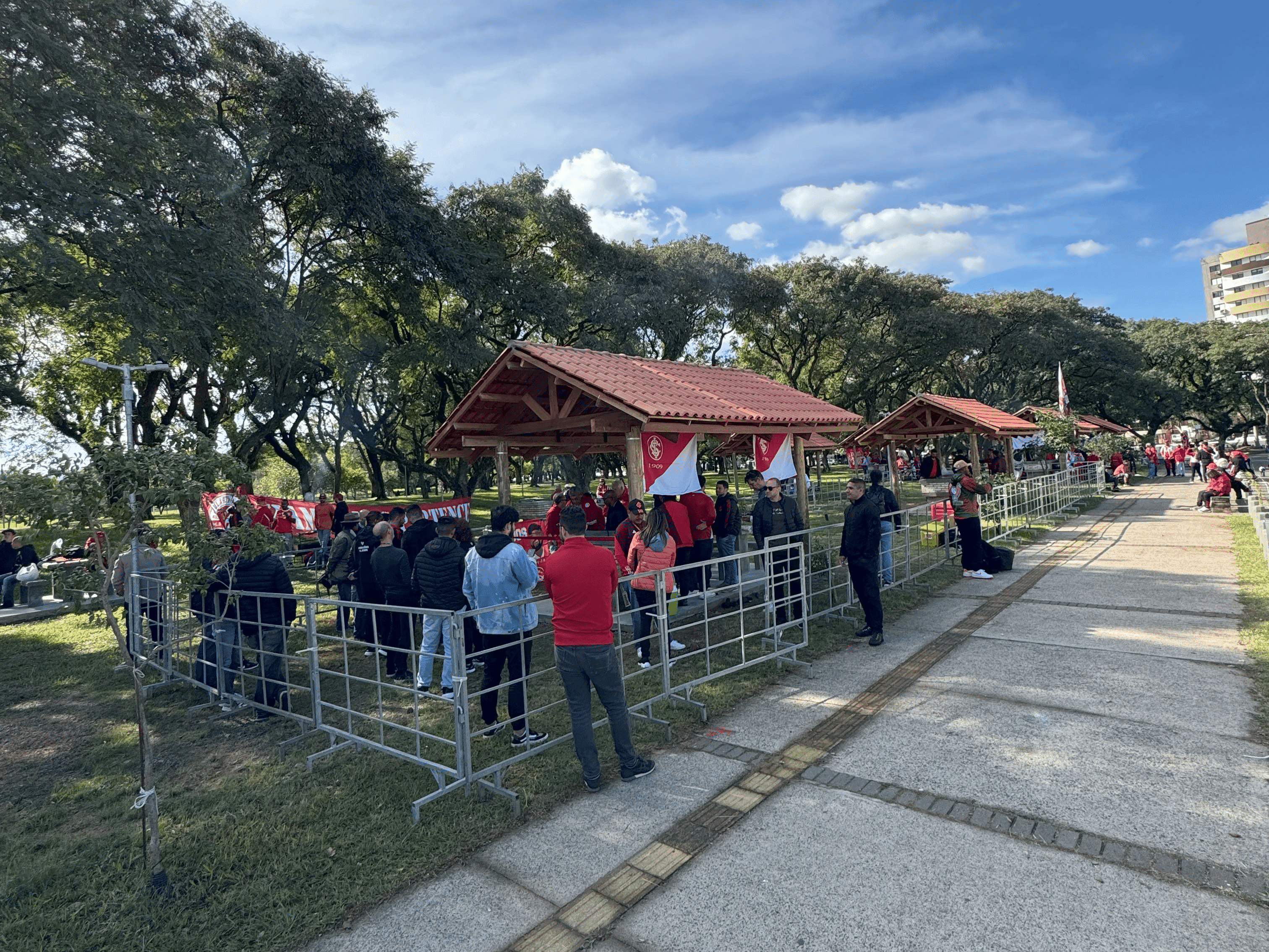 Inter e prefeitura inauguram churrasqueiras no Marinha