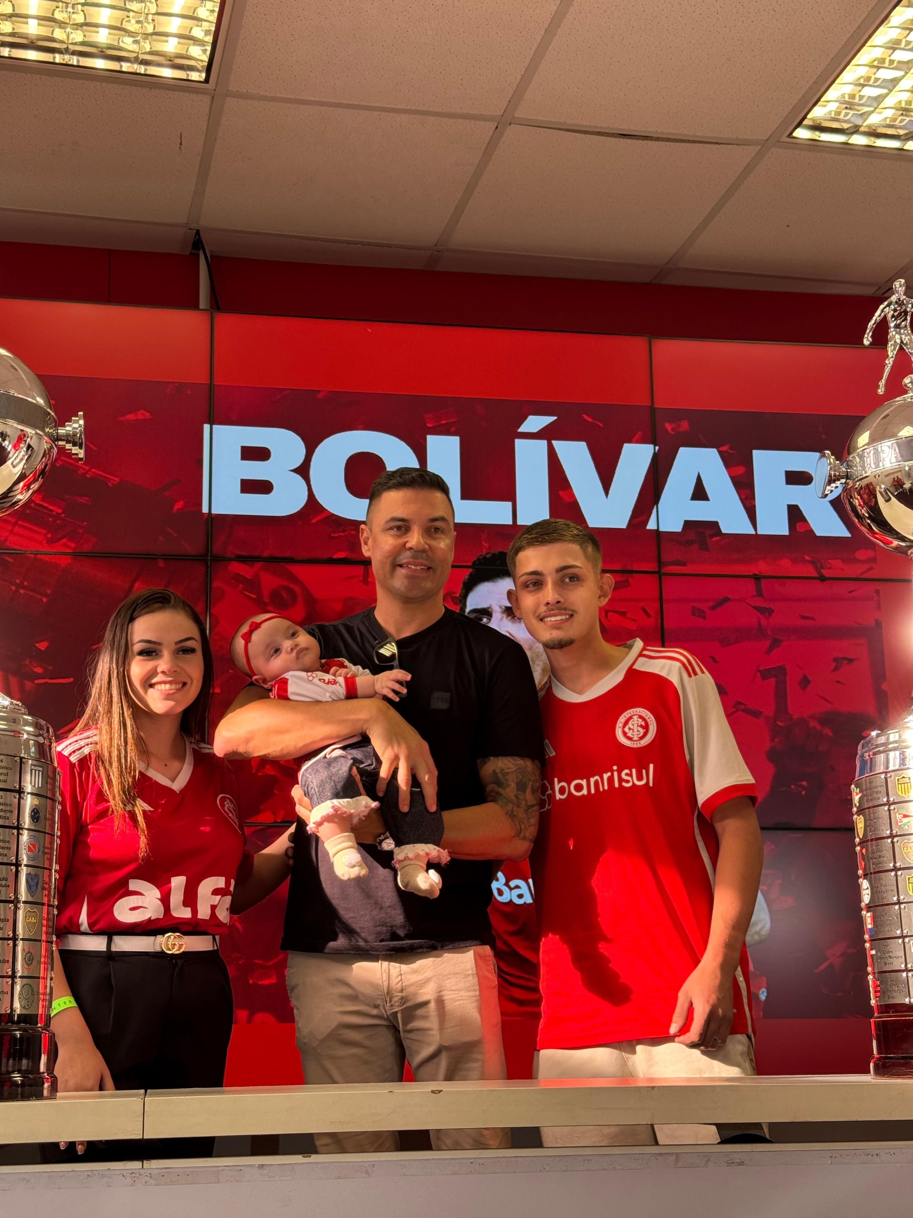 Museu do Inter realiza Visita Colorada com Bolívar