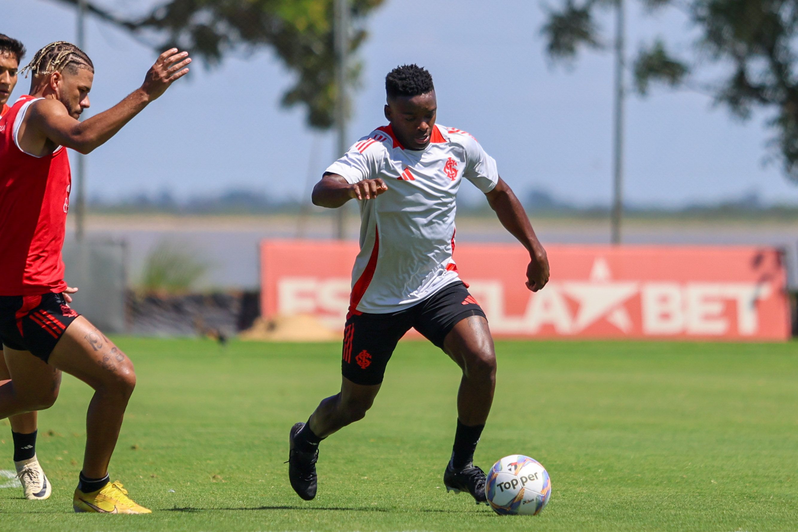 Colorado enfrenta o Caxias no duelo de ida da semifinal