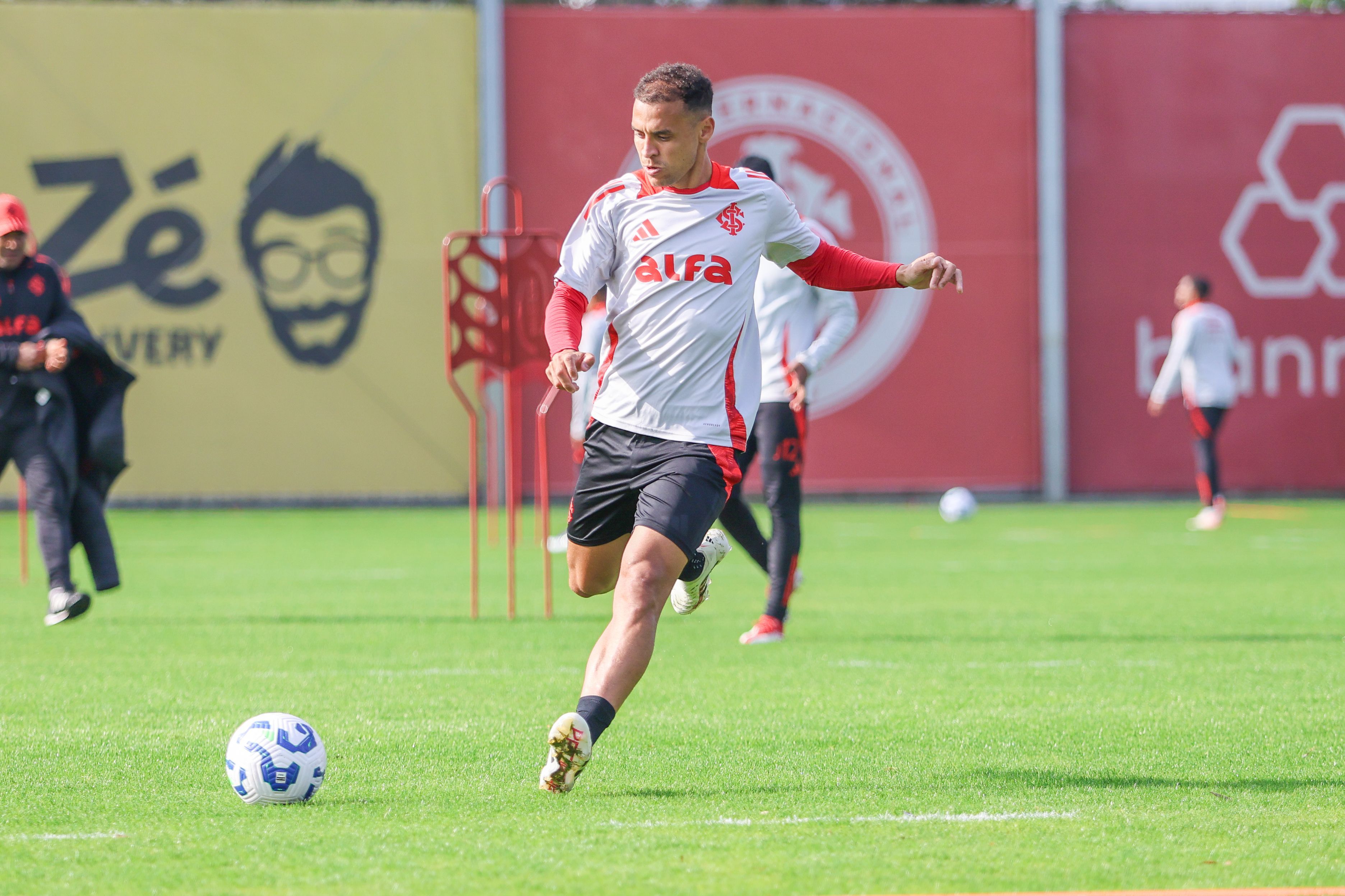 Equipe pronta para duelo na Vila Belmiro