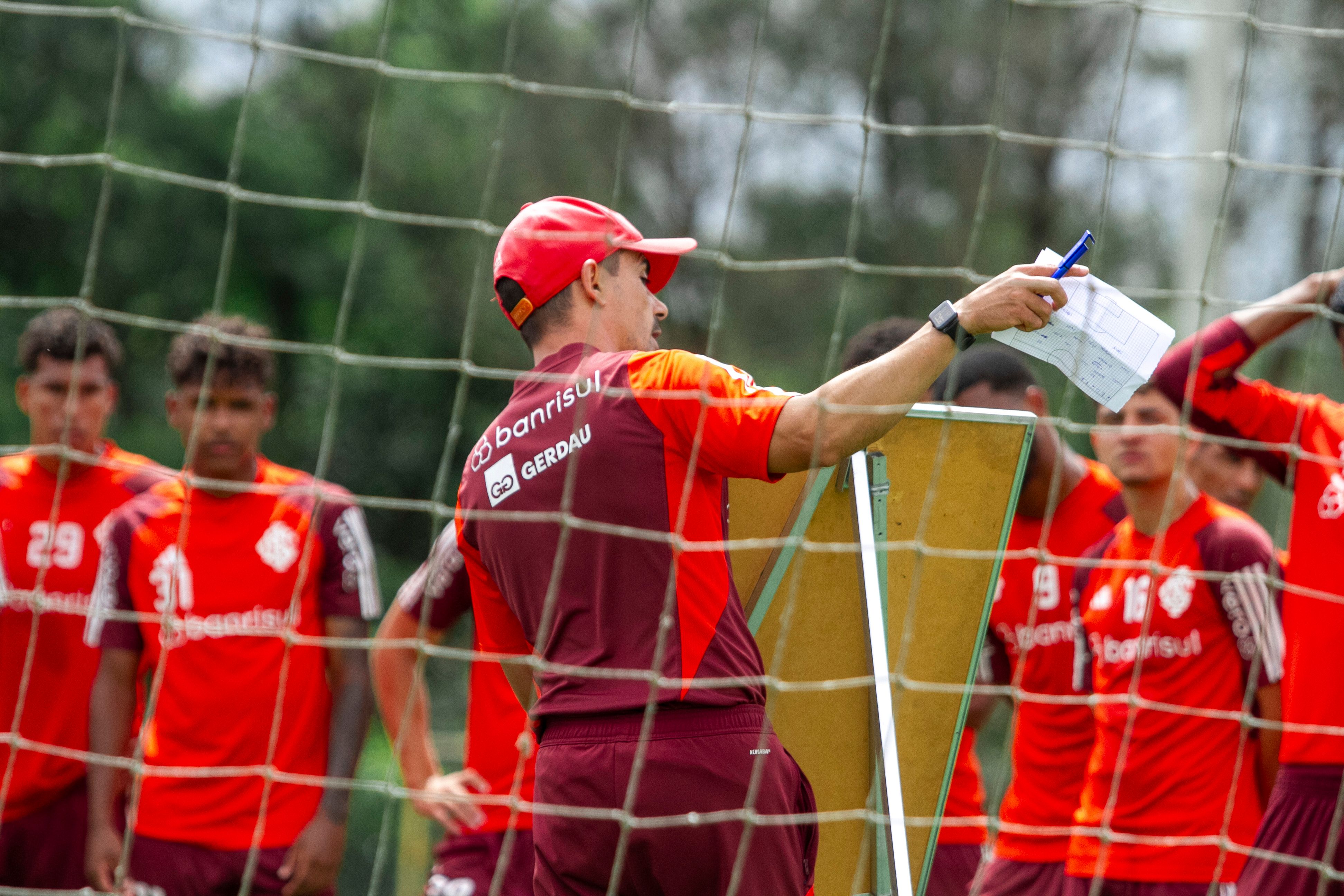 Preparação intensa e tradição na competição: Éder Moraes projeta a Copa São Paulo