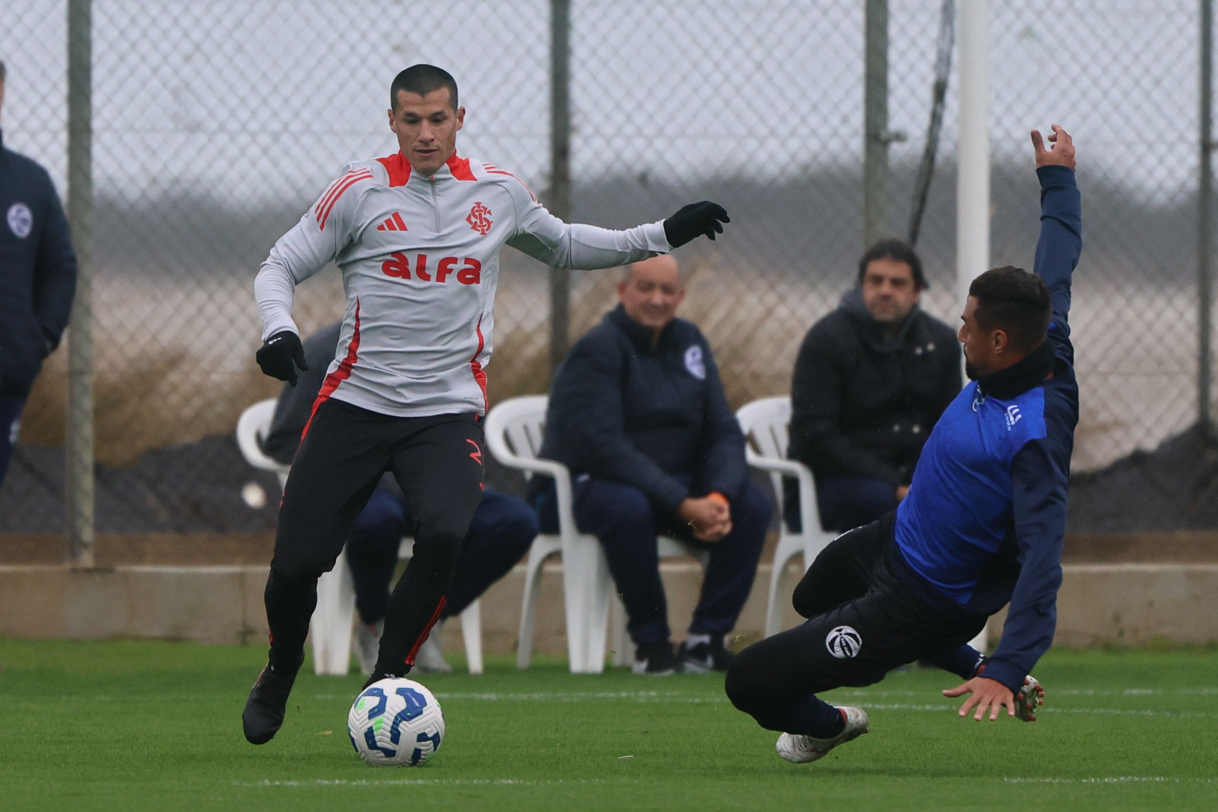 Inter abre semana com jogo-treino no CT Parque Gigante
