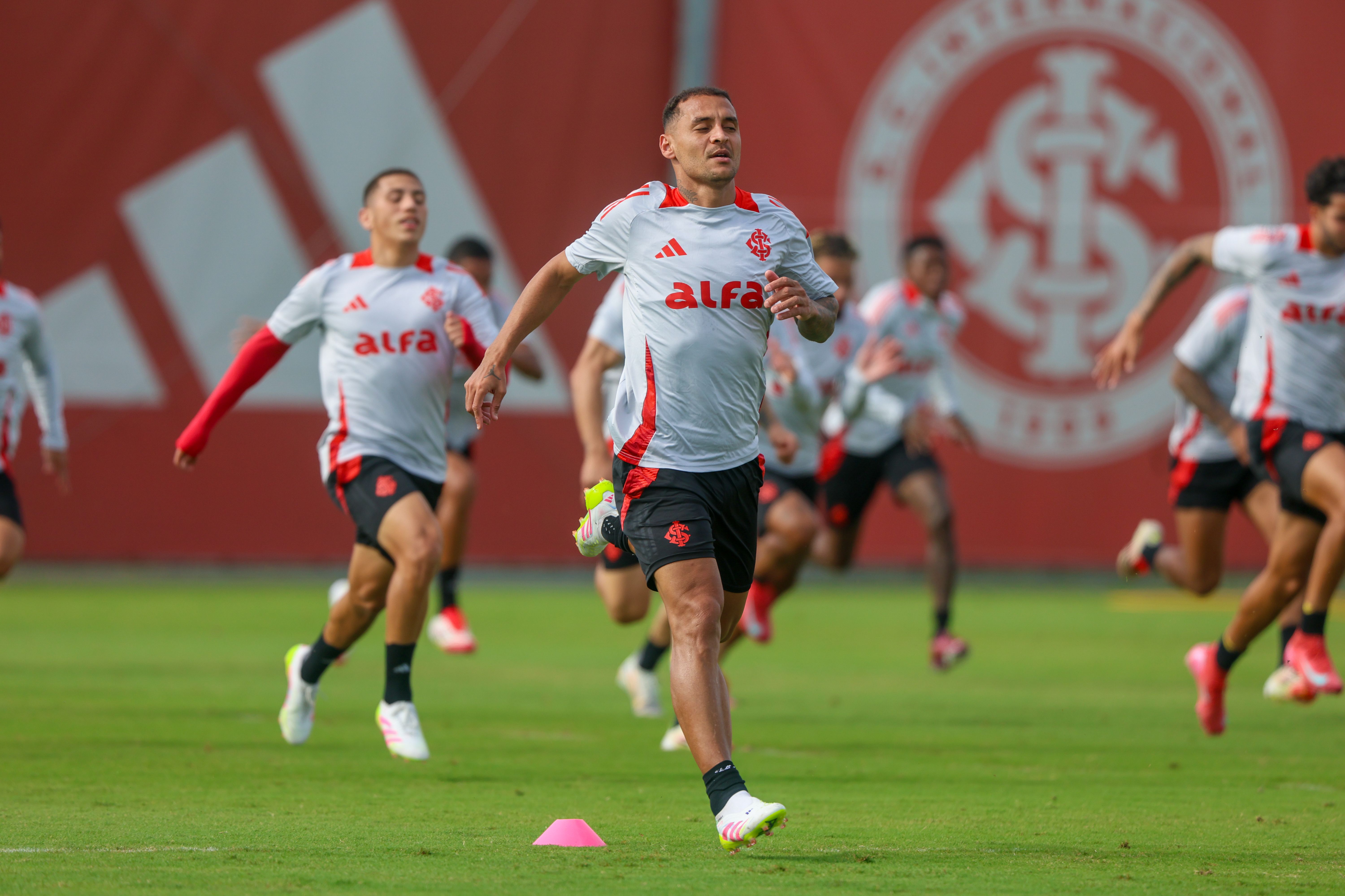 Colorado vai ao Uruguai para duelo com Nacional