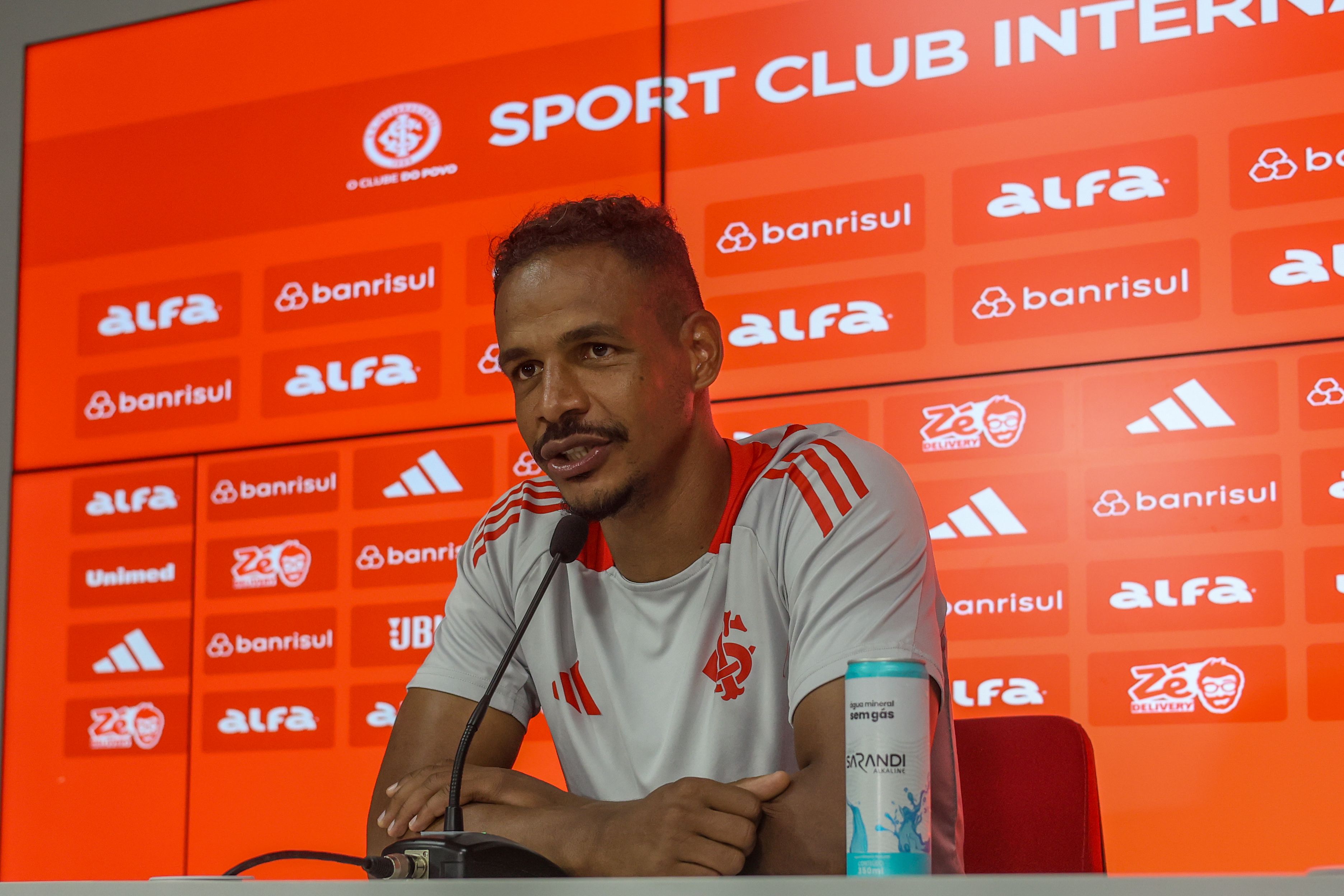 Fernando concede entrevista coletiva