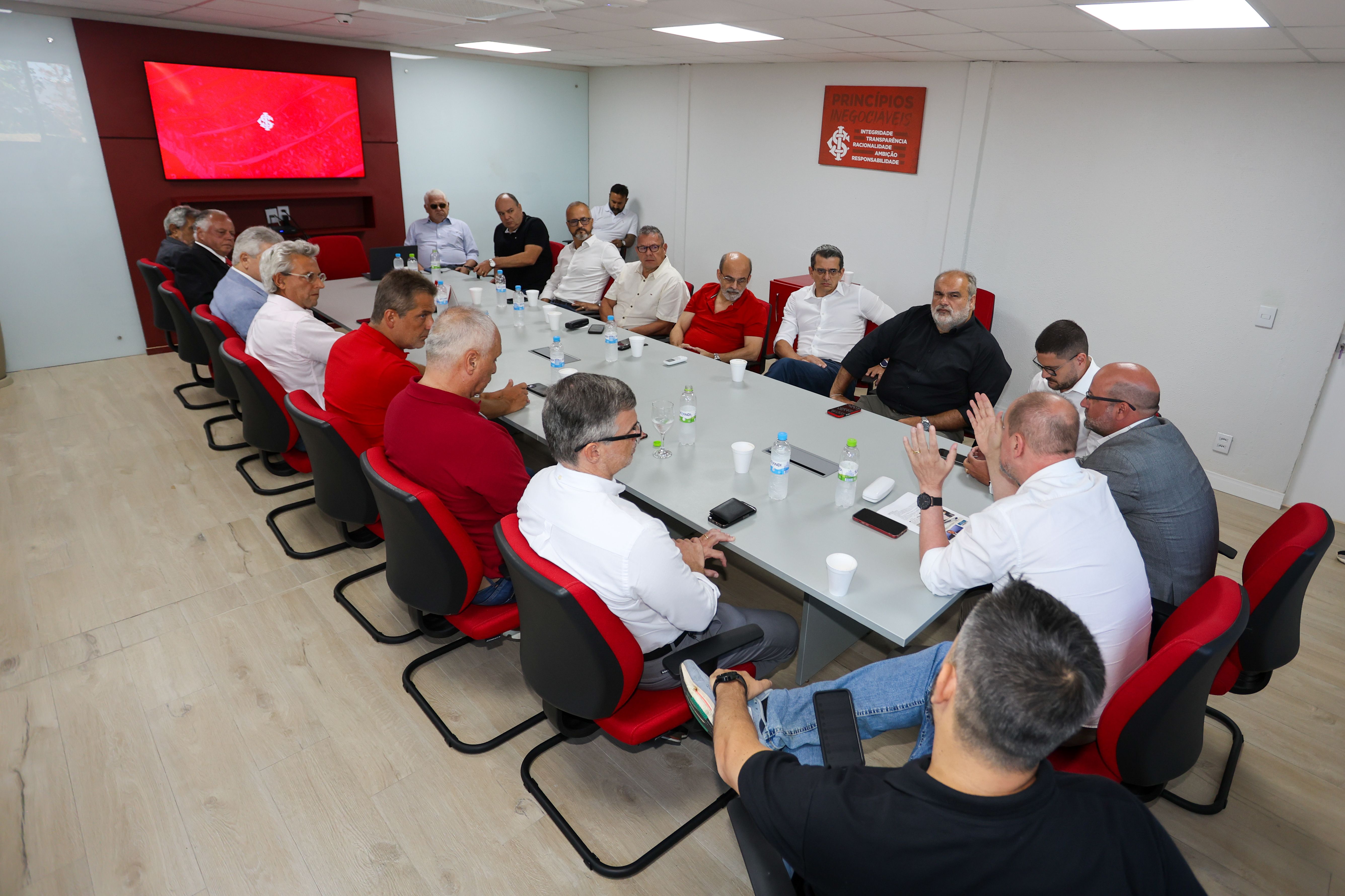 Inter reúne ex-dirigentes para um café da manhã no CT Parque Gigante