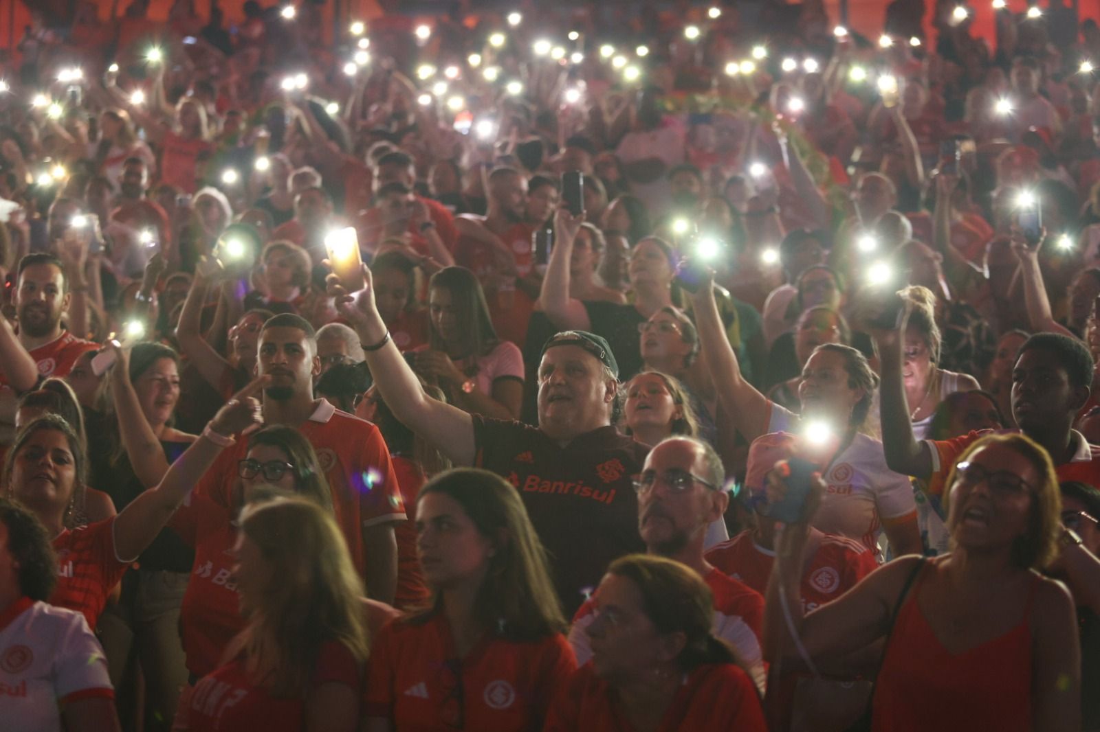 Lugar garantido na Noite Gigante vale ingresso para acompanhante no Gauchão: Inter e Beira-Rio anunciam promoção para sócios(as) e Coração do Gigante